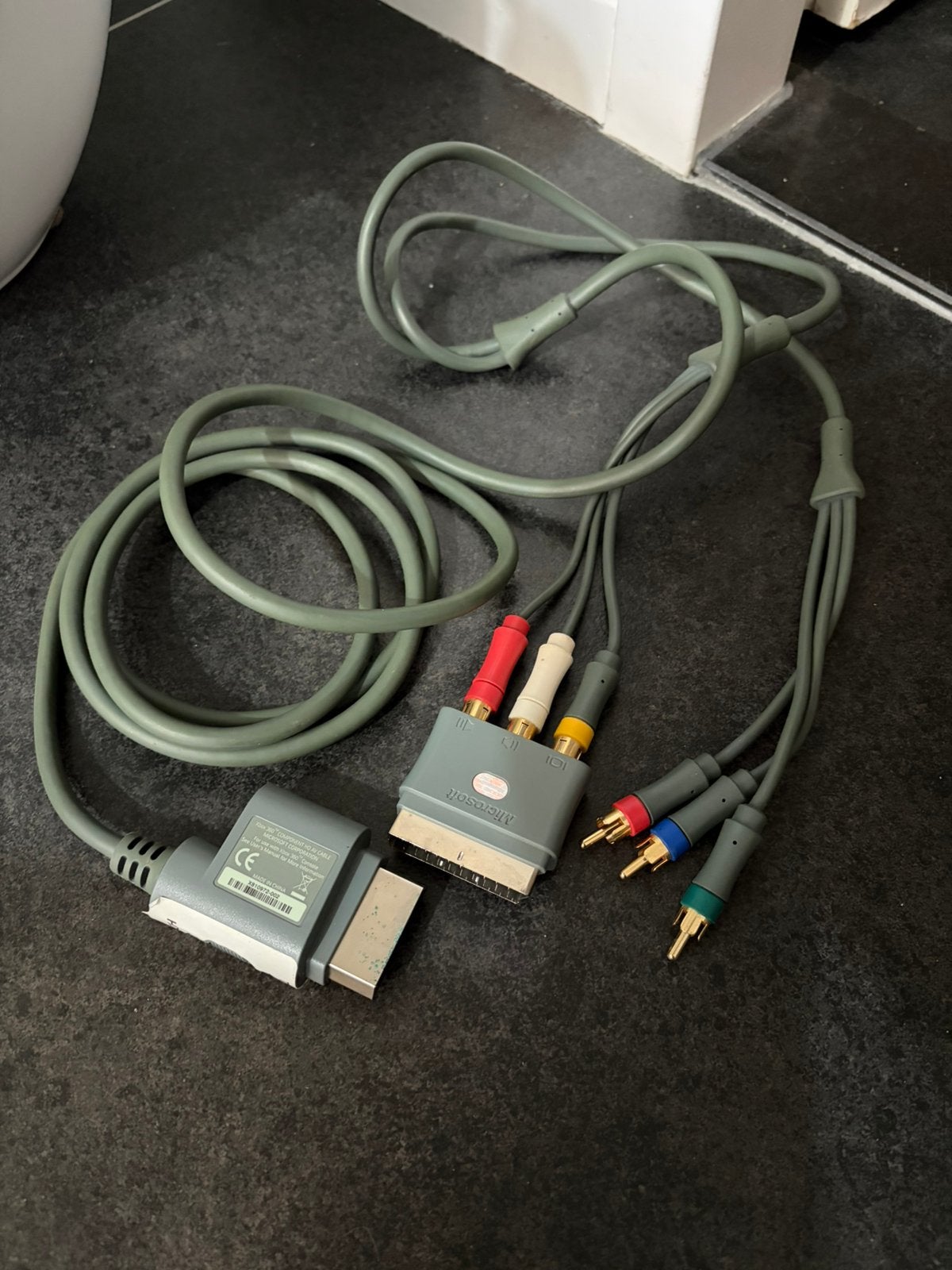Microsoft Xbox 360 Component HD AV-kabel, Ophalen of Verzenden, Zo goed als nieuw, 250 GB, Zonder controller