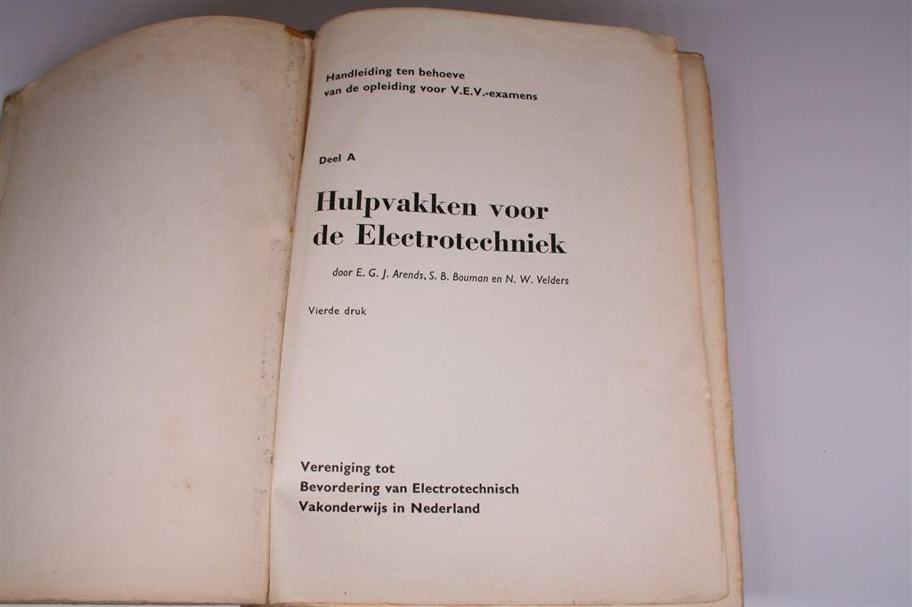Hulpvakken voor de Elektrotechniek [1955] — Leerboek V.EV, Ophalen of Verzenden, Gelezen, Bouwkunde