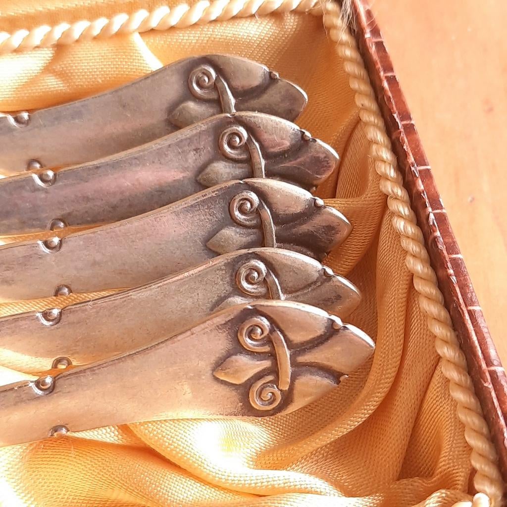 Zes Art Nouveau Theelepels Verzilverd in Doos, Verzenden