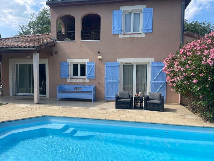 Last minute Luxe villa met privézwembad Ardeche 29 aug-12sep, Vakantie, 4 of meer slaapkamers, Dorp, Aan meer of rivier, 10 personen