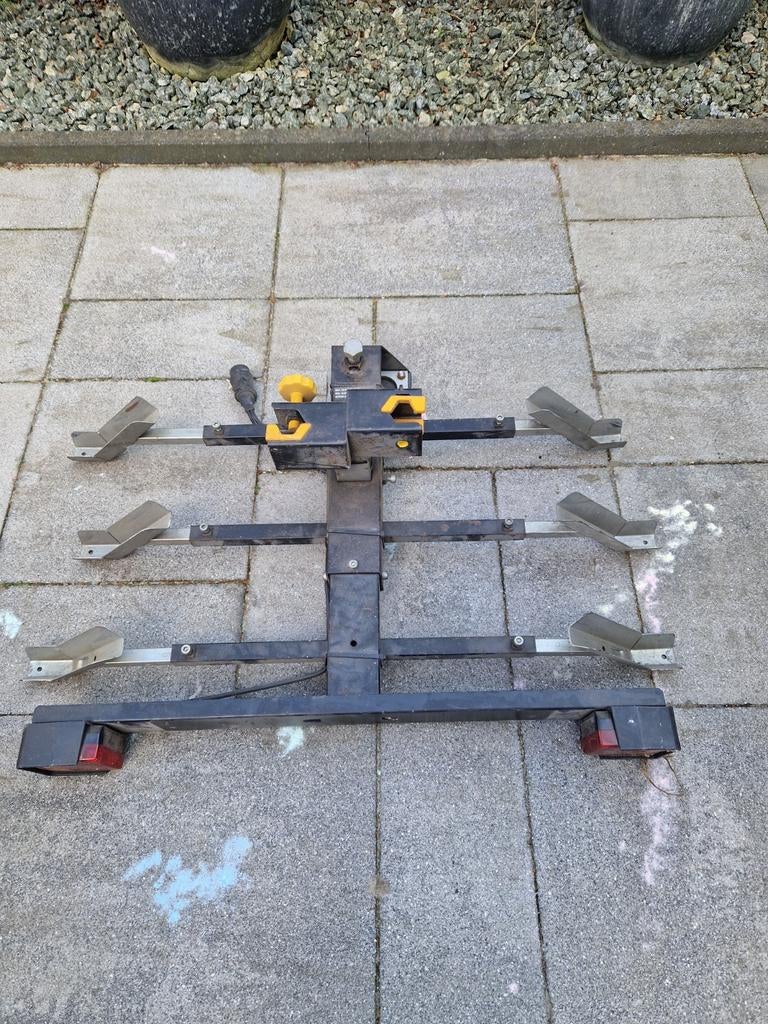 Gebruikte trekhaak fietsendrager voor 3 fietsen (defect), Auto diversen, Fietsendragers, Ophalen of Verzenden, 3 fietsen of meer