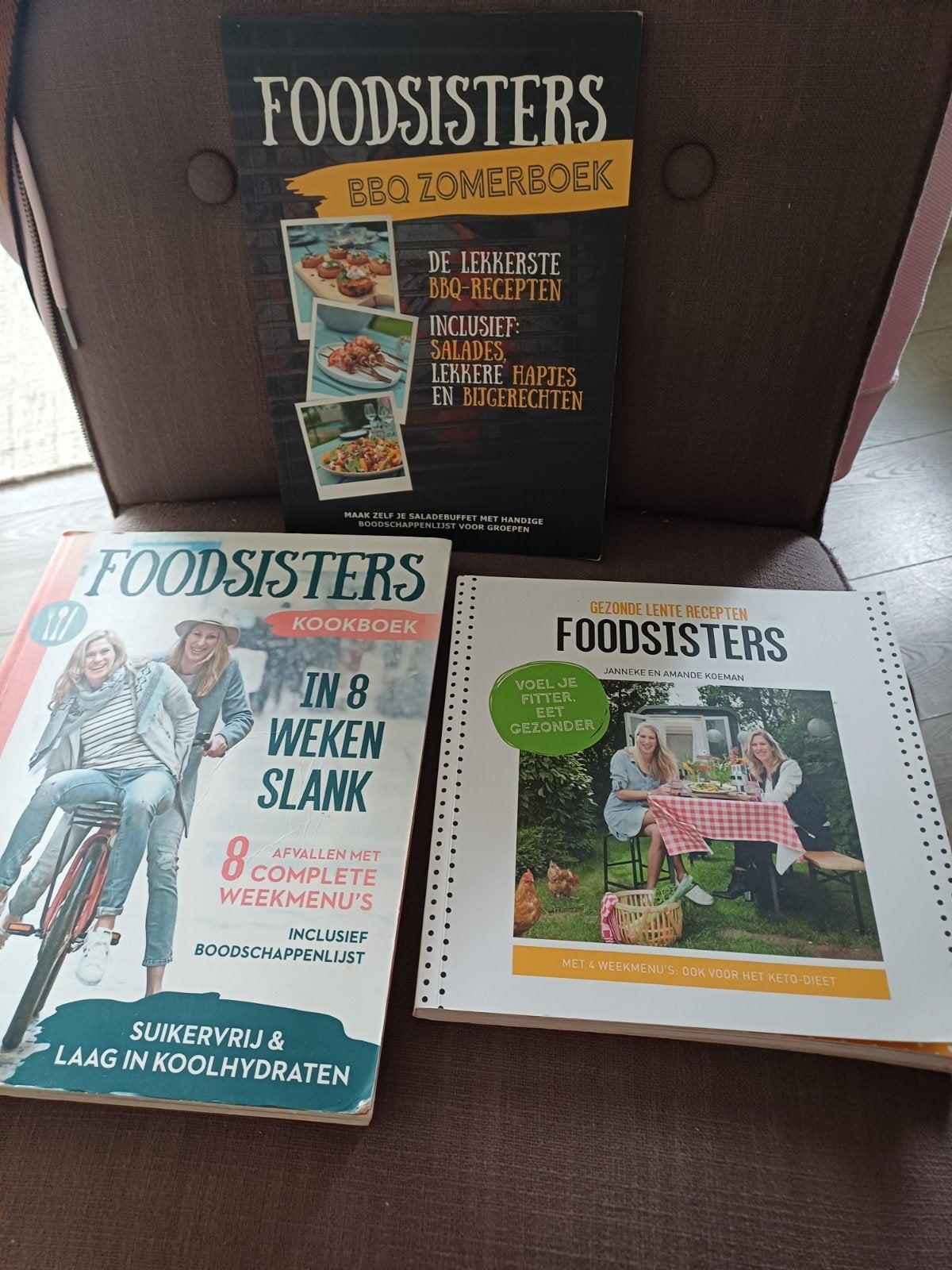 3 x Foodsisters - In 8 weken slank - Zomerbbq &Lenterecepten, Ophalen of Verzenden, Gelezen