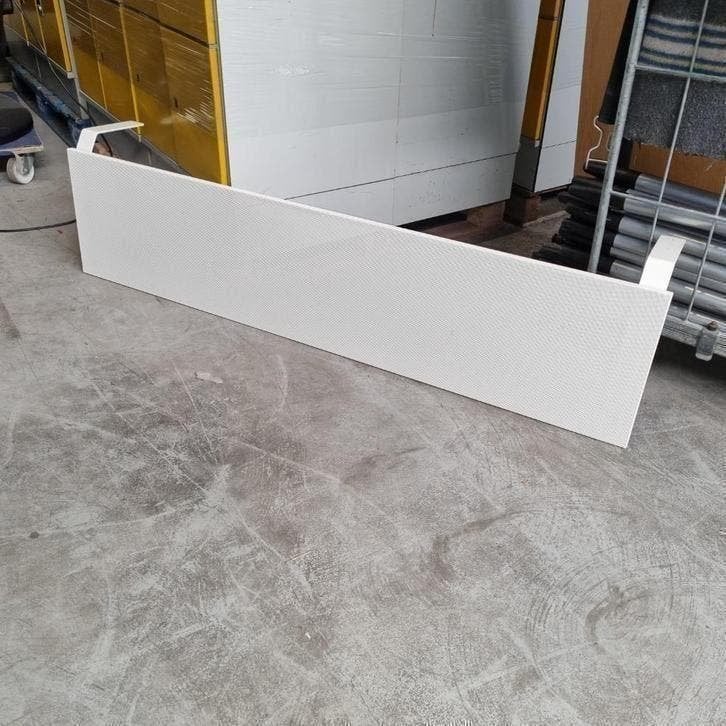 aantal metalen schaamschot voor bureau kleur wit afm 160x35, Ophalen, Gebruikt
