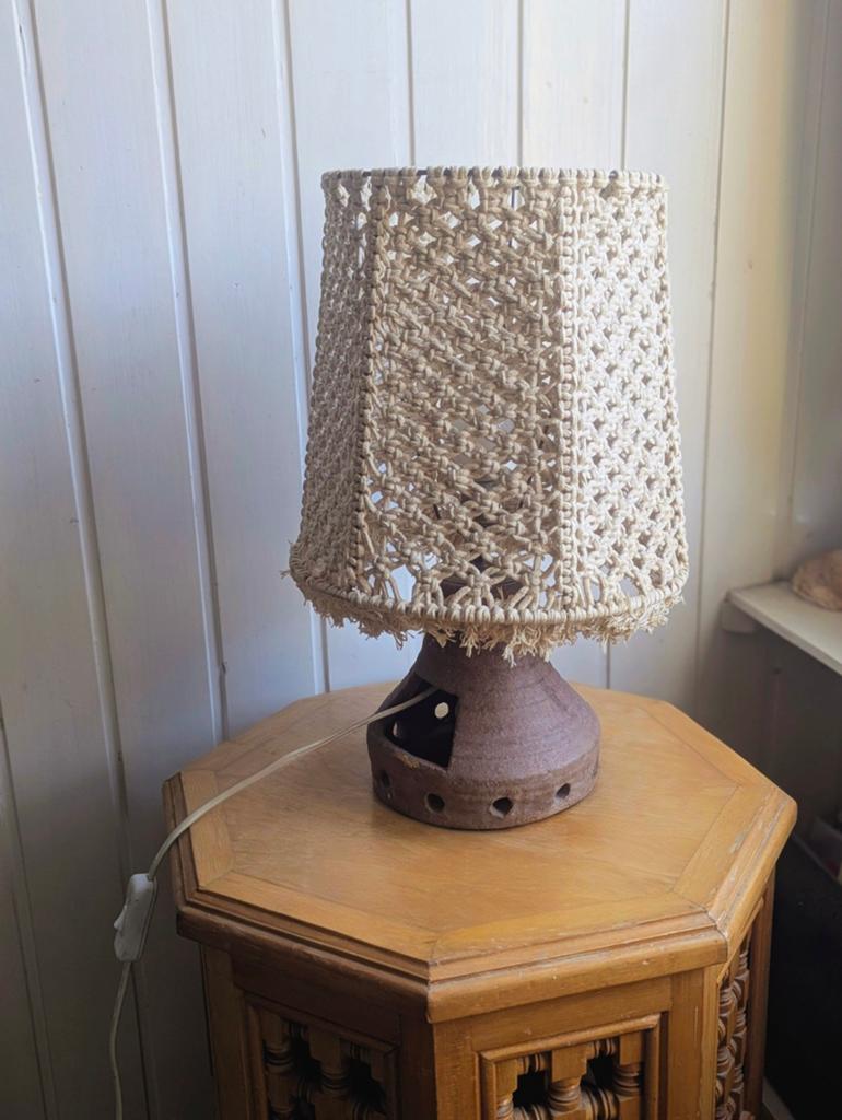 Vintage tafellamp lamp keramiek West Germany macrame, Overige materialen, Vintage, Ophalen of Verzenden, Zo goed als nieuw