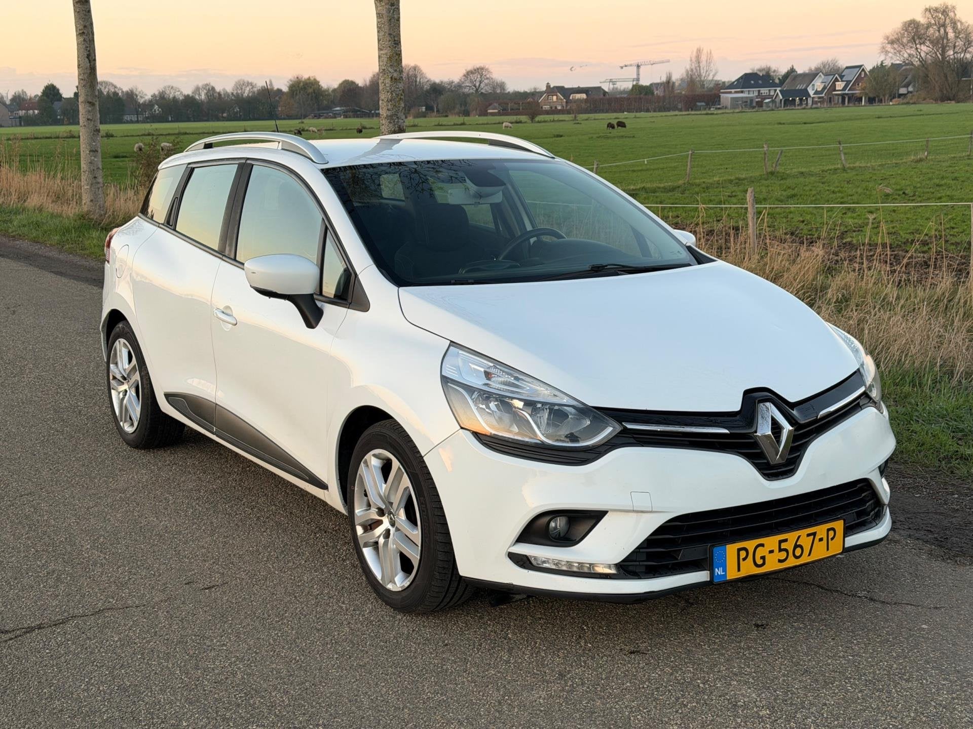 Renault Clio Estate 1.5 dCi Ecoleader Zen Airco APK 11-2026, Voorwielaandrijving, Stof, 4 cilinders, Origineel Nederlands