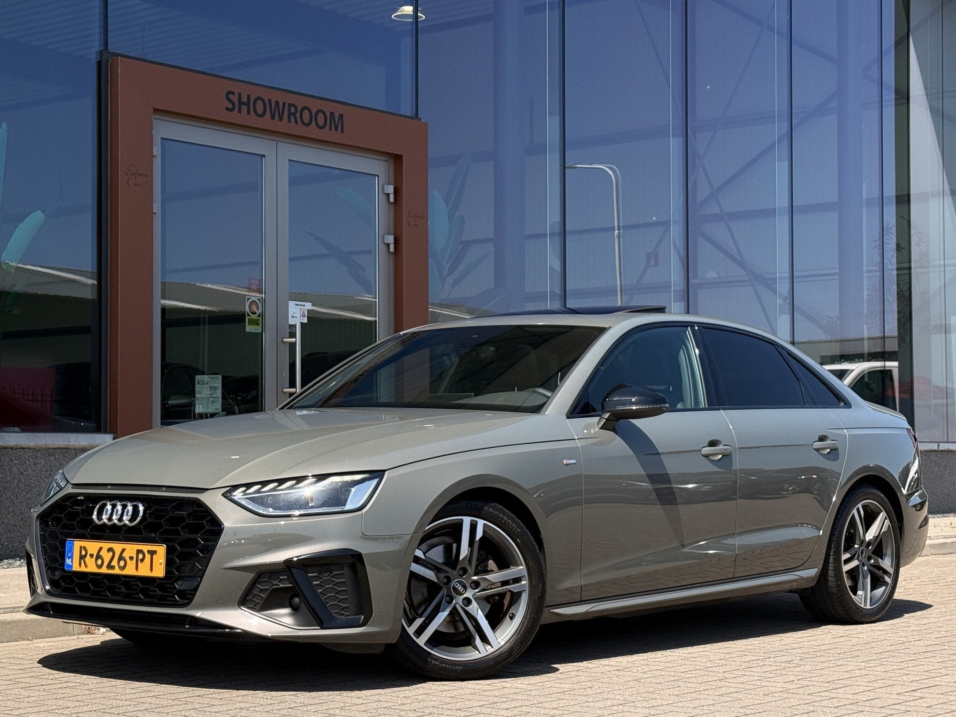 Audi A4 Limousine 35 TFSI S Edition Competiton | Matrix Led, Auto's, Dealer onderhouden, Gebruikt, 4 cilinders, Origineel Nederlands