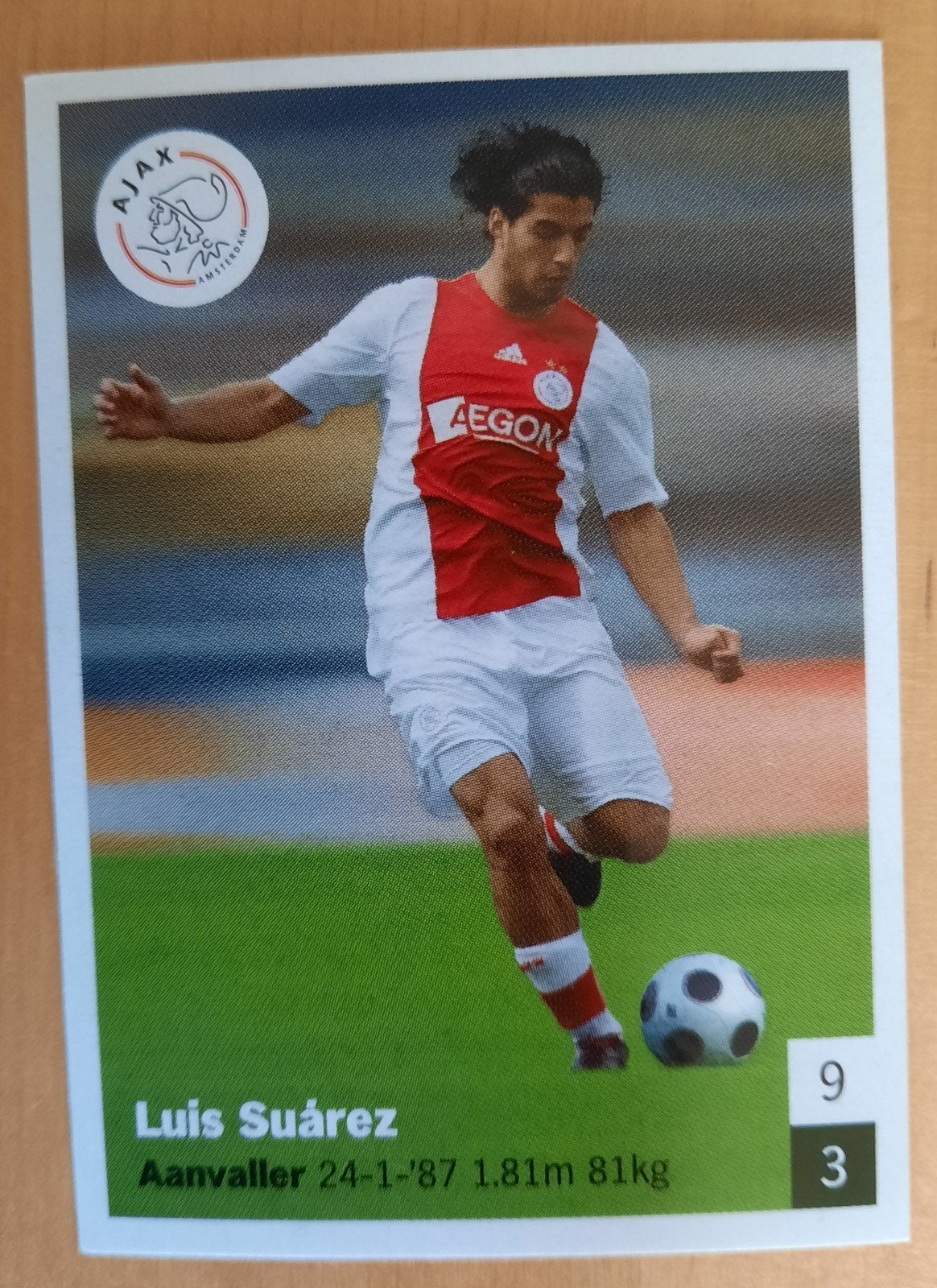 Luis Suárez Ajax 2010 - Albert Heyn sticker, Verzamelen, Ophalen of Verzenden, Zo goed als nieuw, Ajax, Poster, Plaatje of Sticker
