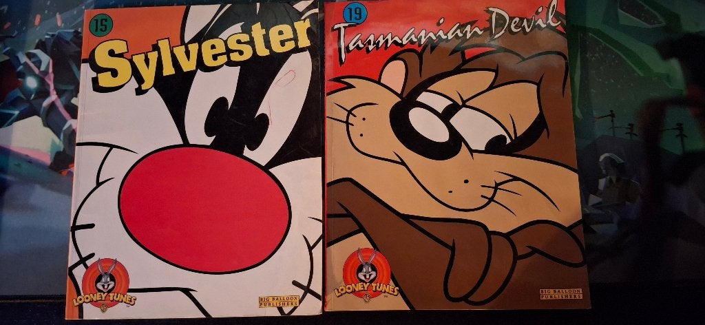 Looney Tunes stripalbums Sylvester en Tasmanian Devil, Gelezen, Ophalen of Verzenden, Diversen, Meerdere stripboeken