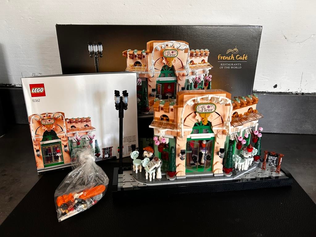 LEGO pakket: French Café. Z.G.A.N., Lego, Compleet, Ophalen of Verzenden, Zo goed als nieuw