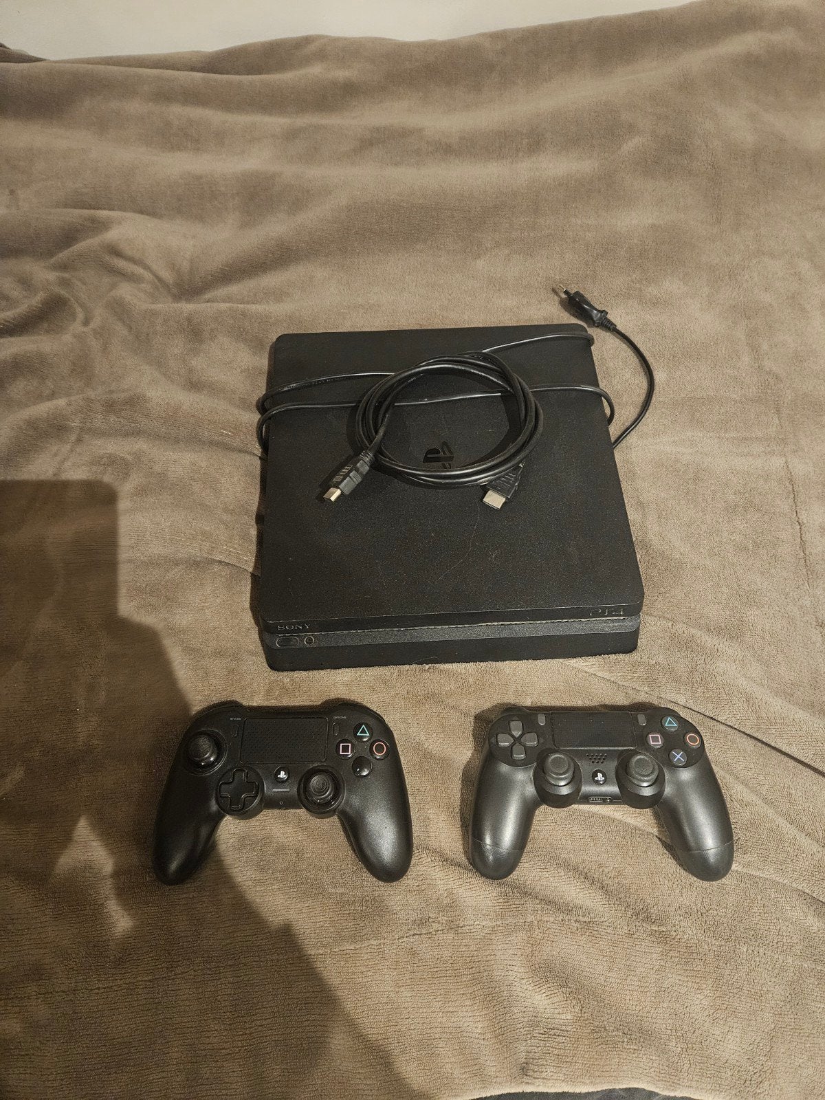 PS4, Ophalen, Zo goed als nieuw, Met 2 controllers, Original