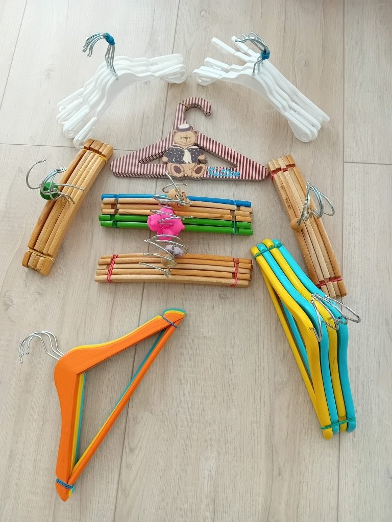 93 stuks kledinghangers kinderen en volwassenen zgan, Kleding | Dames, Kledinghangers, Ophalen of Verzenden, Zo goed als nieuw