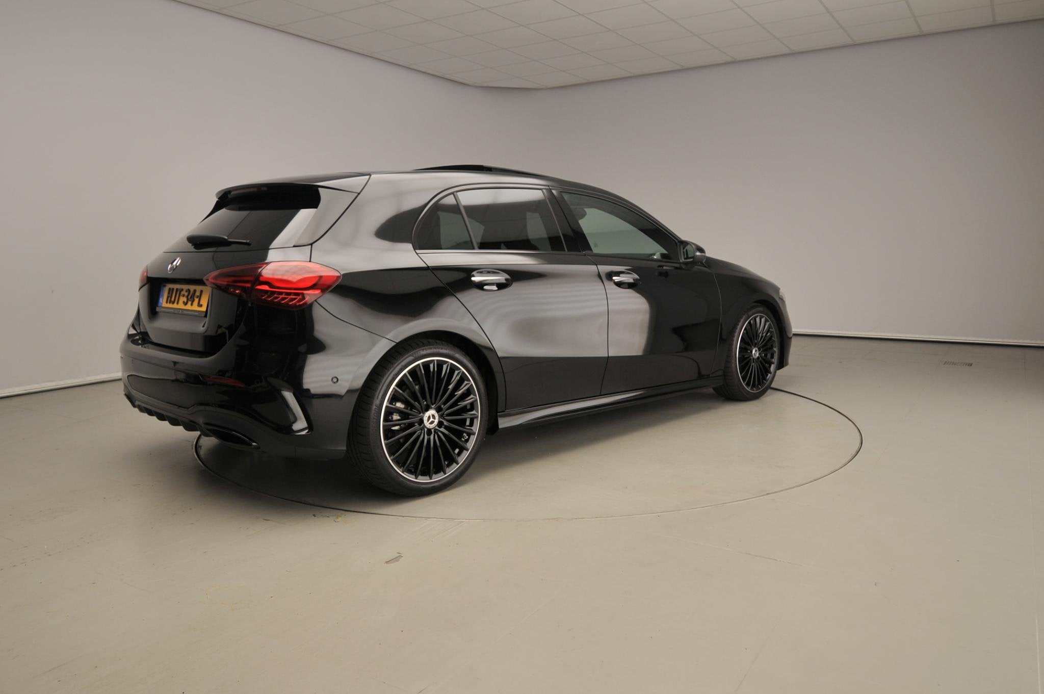 Mercedes-Benz A-klasse 180 Business Solution AMG Automaat /, Auto's, Mercedes-Benz, Gebruikt, 4 cilinders, Zwart, Origineel Nederlands