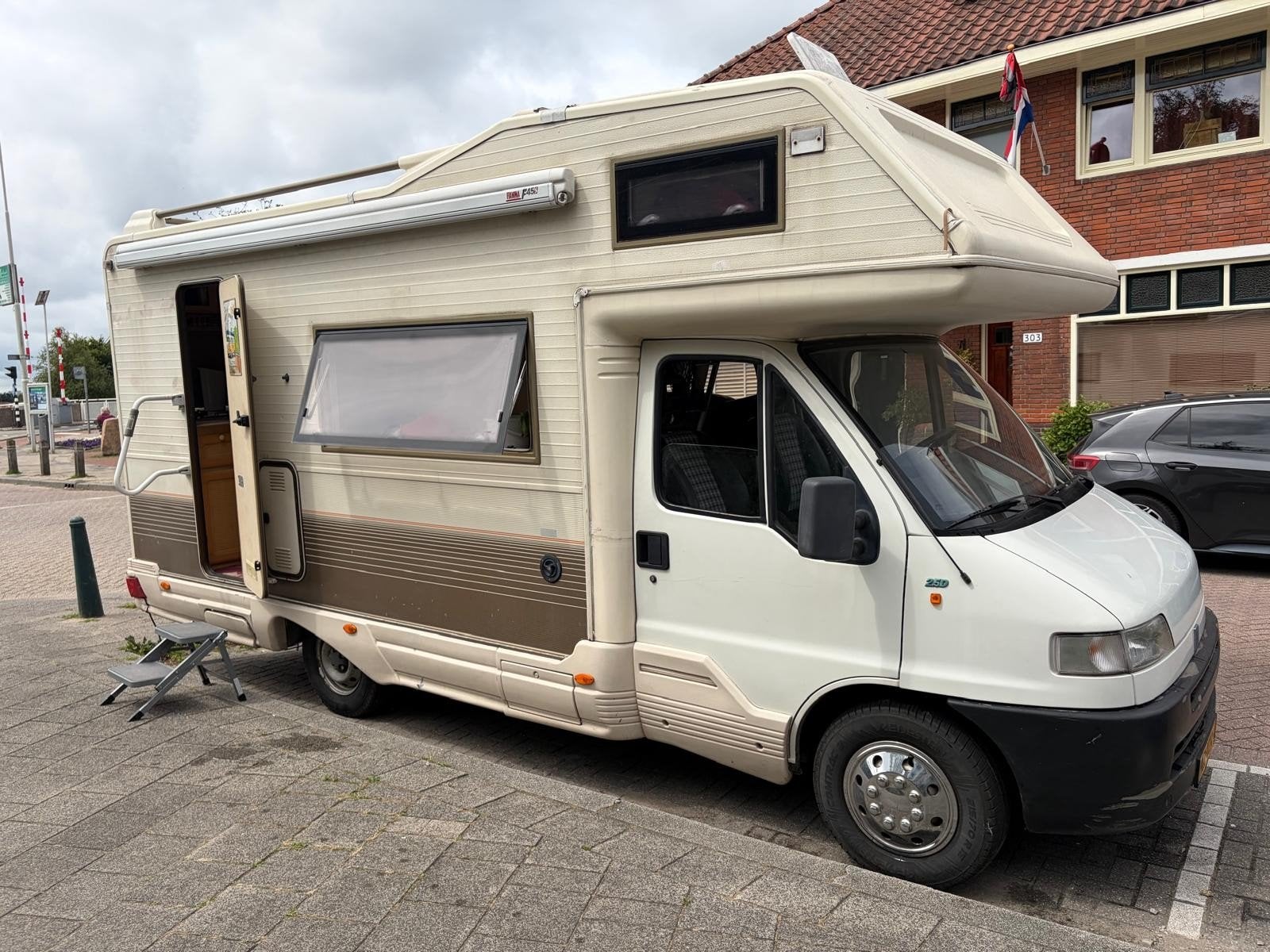 Compacte Alkoof Camper - Ideaal voor avontuurlijke reizen, Overige merken, Chemisch toilet, Alkoof, Ringverwarming