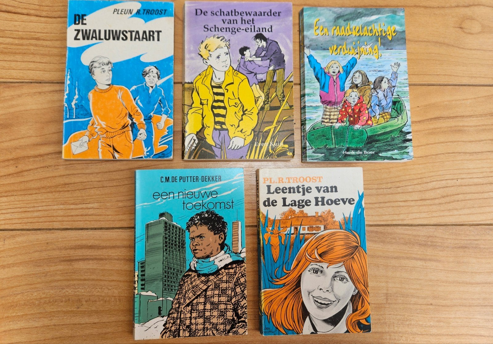 5 jeugdboeken: De Zwaluwstaart, Schatbewaarder, etc., Ophalen of Verzenden, Gelezen, Diverse auteurs, Fictie algemeen