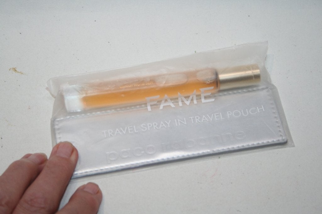 Paco Rabanne Travelspray Fame 10ml + Pouch Nieuw,, Sieraden, Tassen en Uiterlijk, Uiterlijk | Parfum, Ophalen of Verzenden, Nieuw