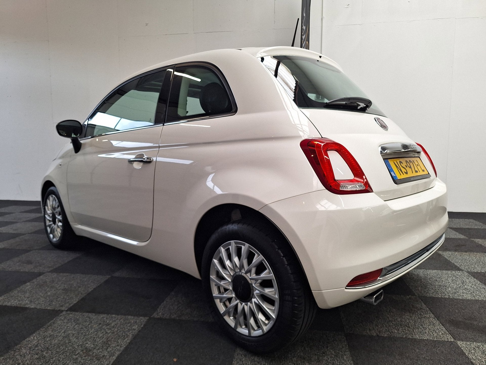 Fiat 500 Turbo Lounge uitv. 3e eig. 57.000 km NAP., Voorwielaandrijving, Gebruikt, Leder en Stof, Origineel Nederlands