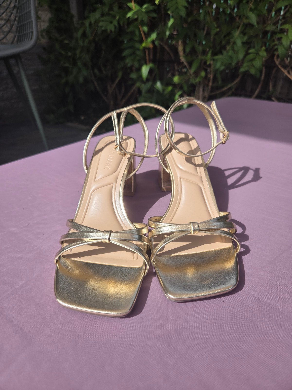 Gouden blokhak maat 39, Ophalen of Verzenden, Nieuw, Overige kleuren