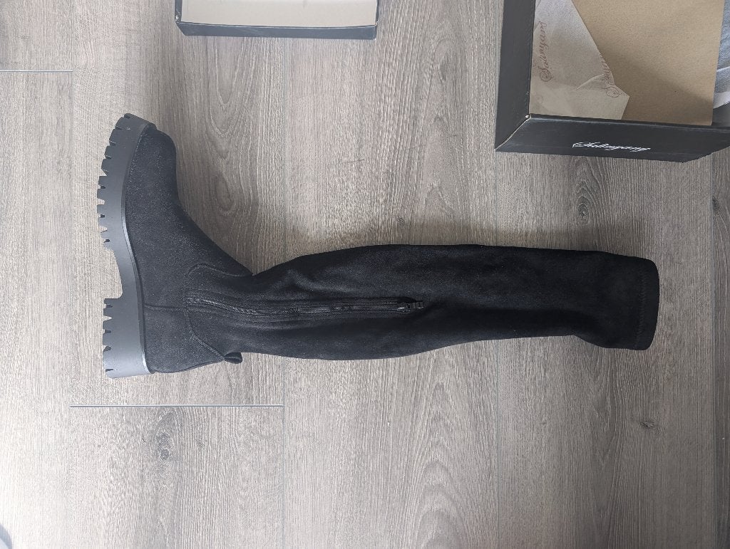 Zwarte suède knee-high laarzen, Zwart, Overige typen, Ophalen of Verzenden, Zo goed als nieuw