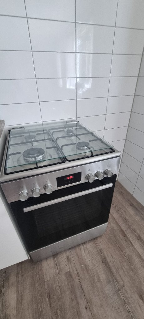 Gasfornuis + oven, Ophalen, 4 kookzones, Zo goed als nieuw, Gas