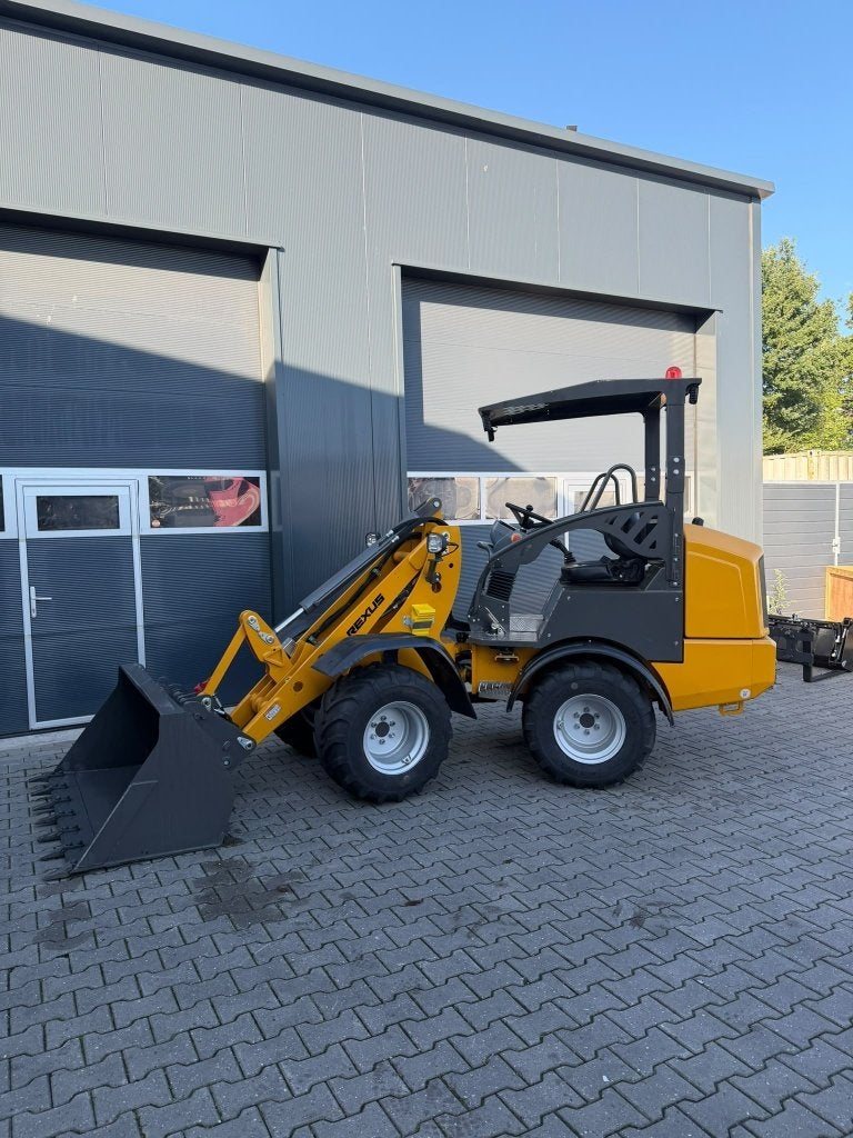 Foto 3 van Rexus H2600 minishovel YANMAR diesel. NIEUW gratis geleverd