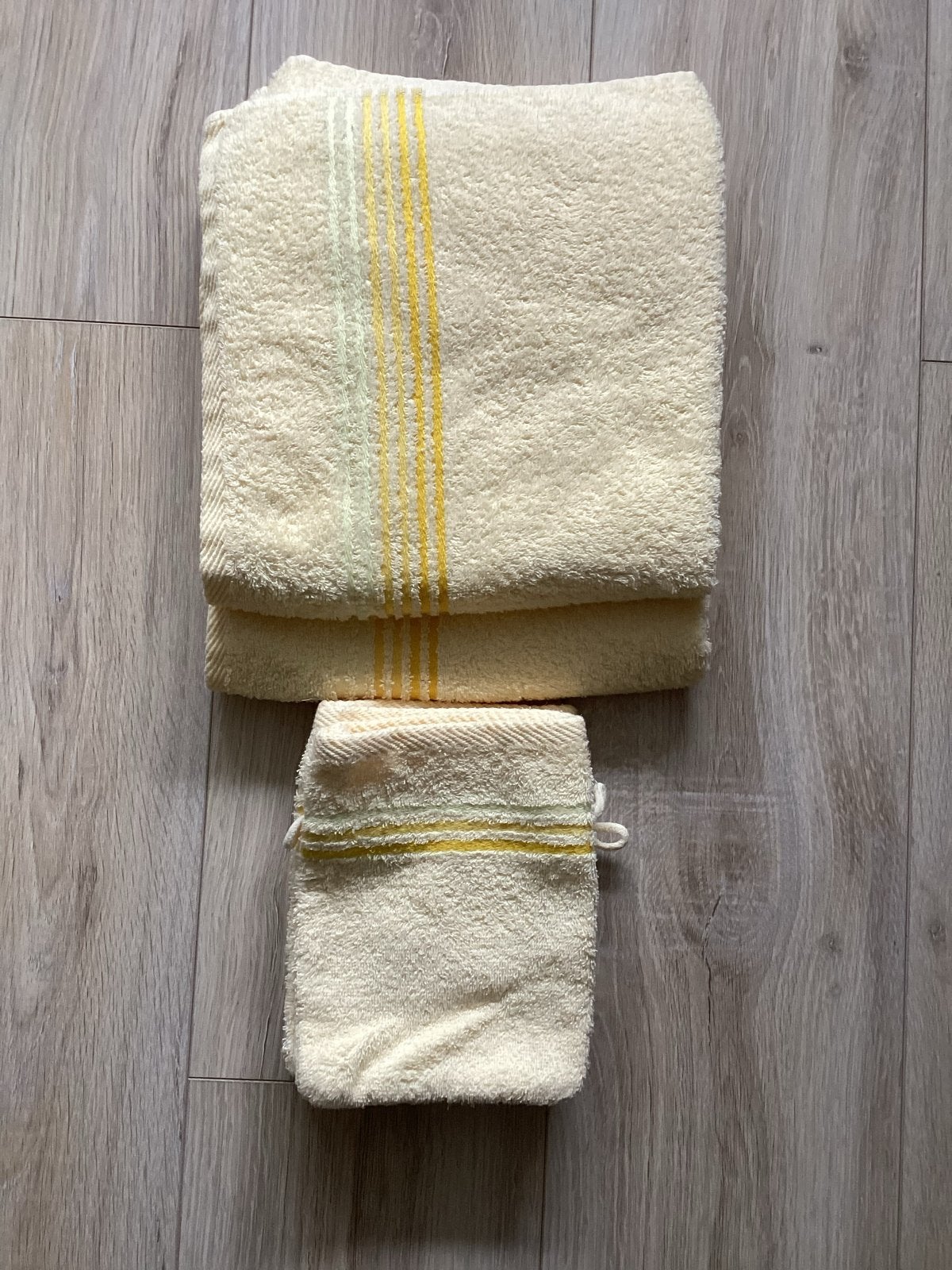 Vroom & Dreesmann handdoeken set (2 handdoeken, 1 gastendoek, Overige merken, Nieuw, Ophalen of Verzenden, Geel