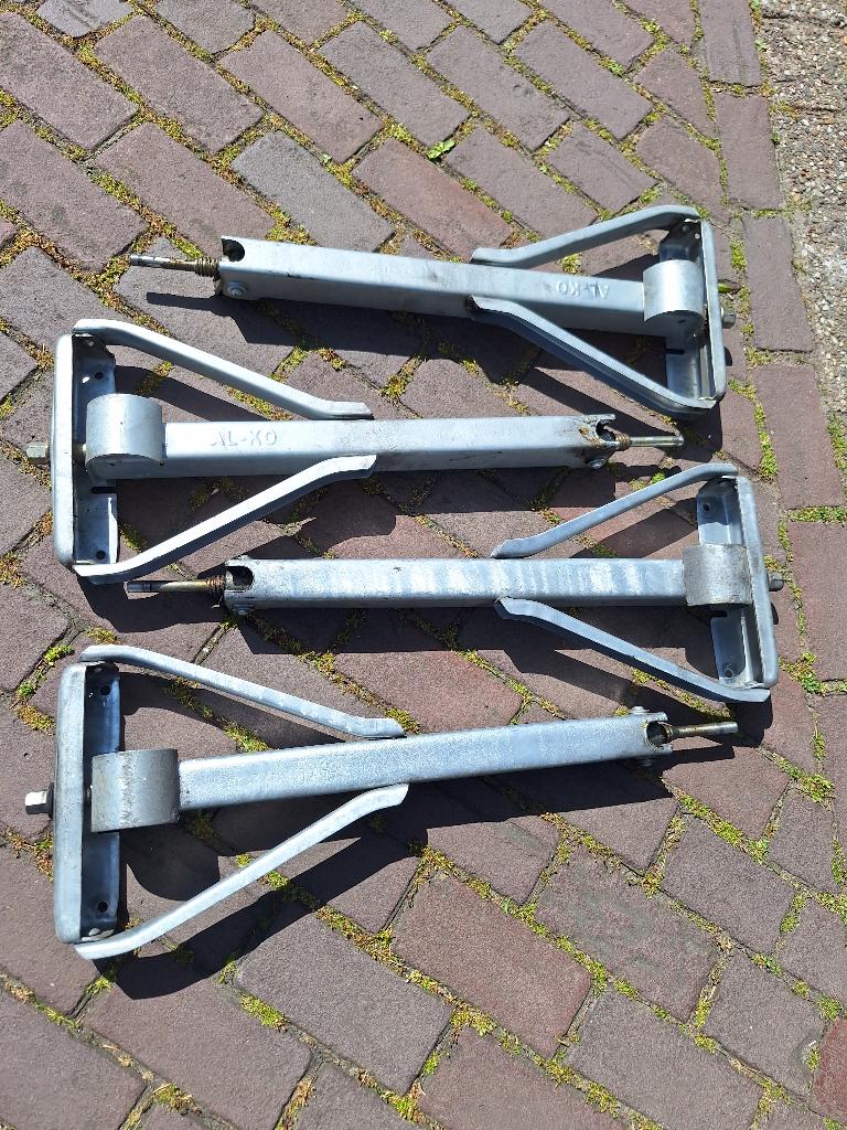 4 x uitdraaisteunen caravan / aanhanger AL-KO, Ophalen, Gebruikt