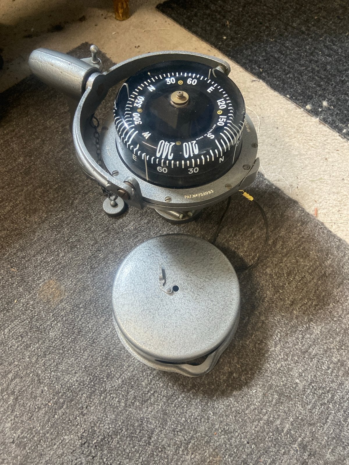 Vintage scheepskompas met behuizing, Ophalen