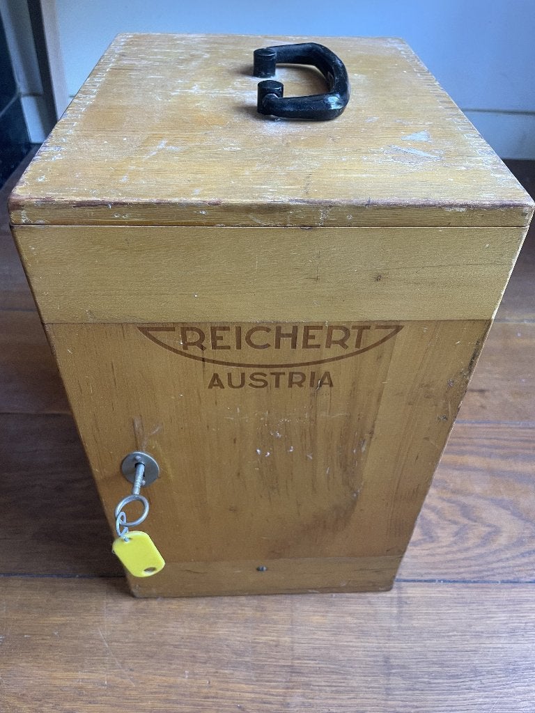 microscoop uit de jaren 1960, Ophalen