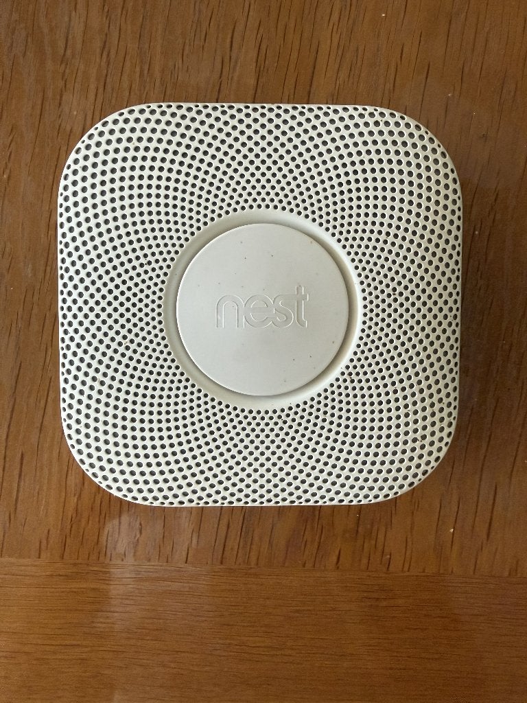 2x Google Nest Protect V2 (Verloopt nov 2026), Gebruikt, Detector, Sensor of Melder, Ophalen of Verzenden, Rook
