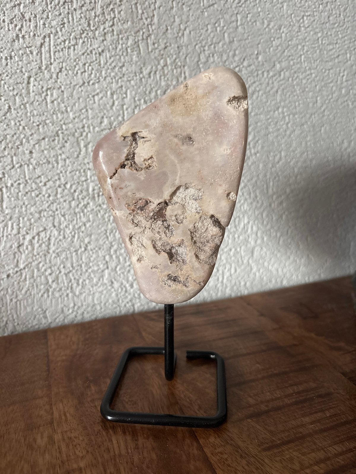 Roze Chalcedoon op Standaard, Ophalen of Verzenden, Mineraal