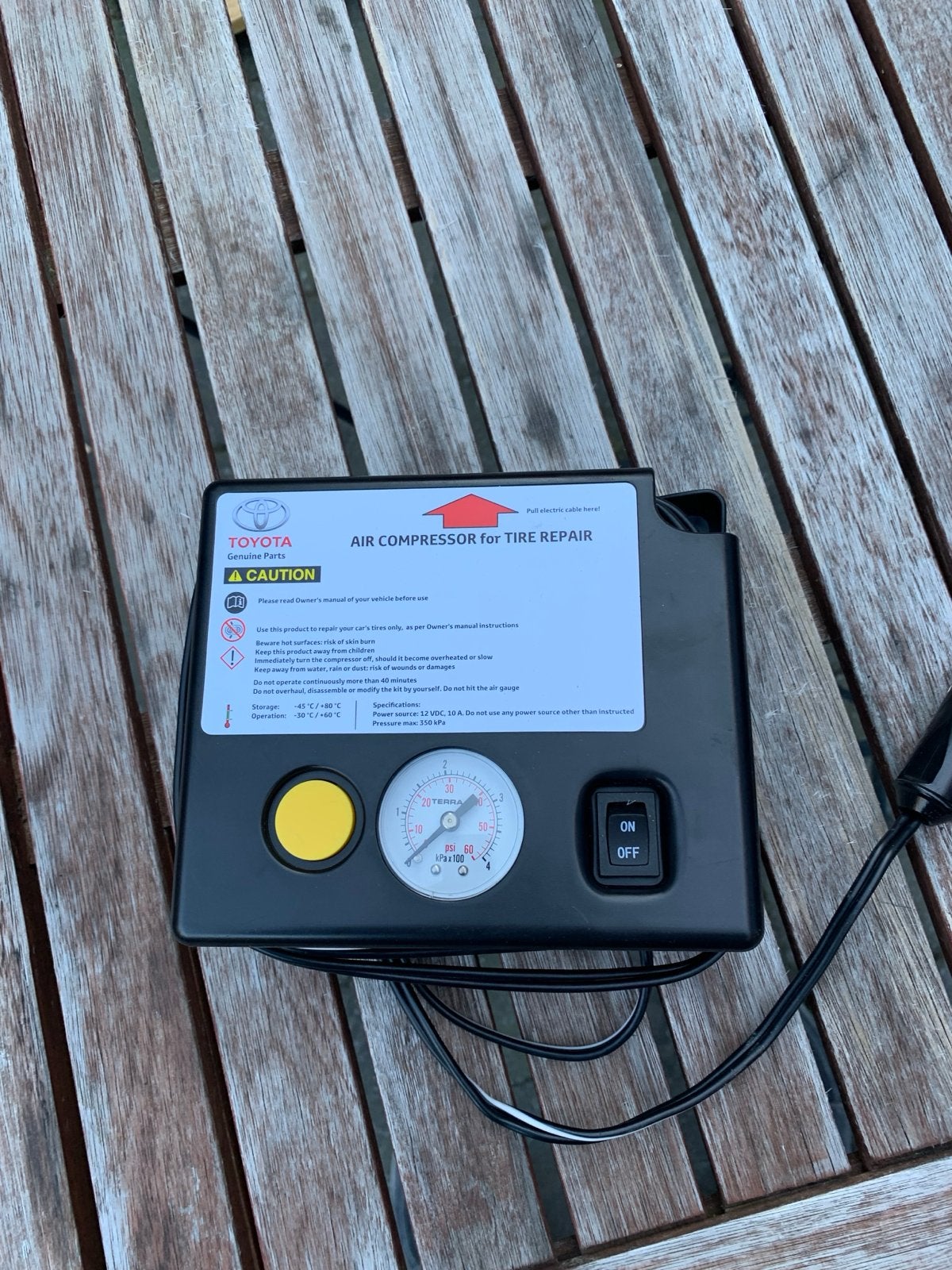 Originele Toyota bandencompressor - Zo goed als nieuw, Auto diversen, Auto-accessoires, Ophalen of Verzenden, Zo goed als nieuw