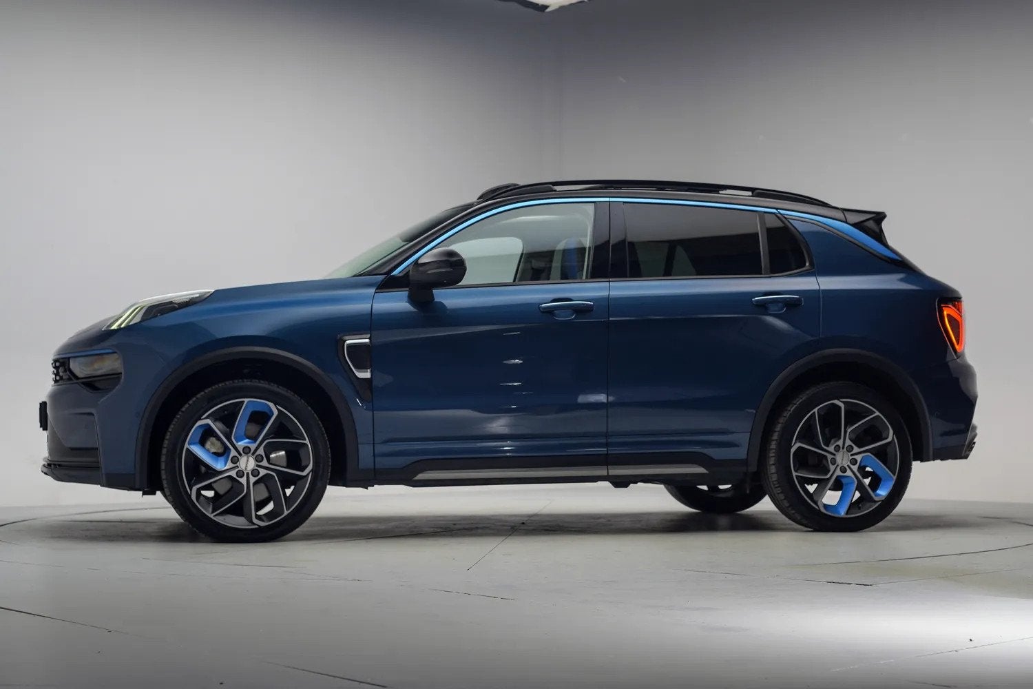 Lynk & Co 01 1.5 PHEV [ Panorama Navi 360-Camera Keyless ], Auto's, Blauw, Plug-in hybride, Bedrijf, 1854 kg