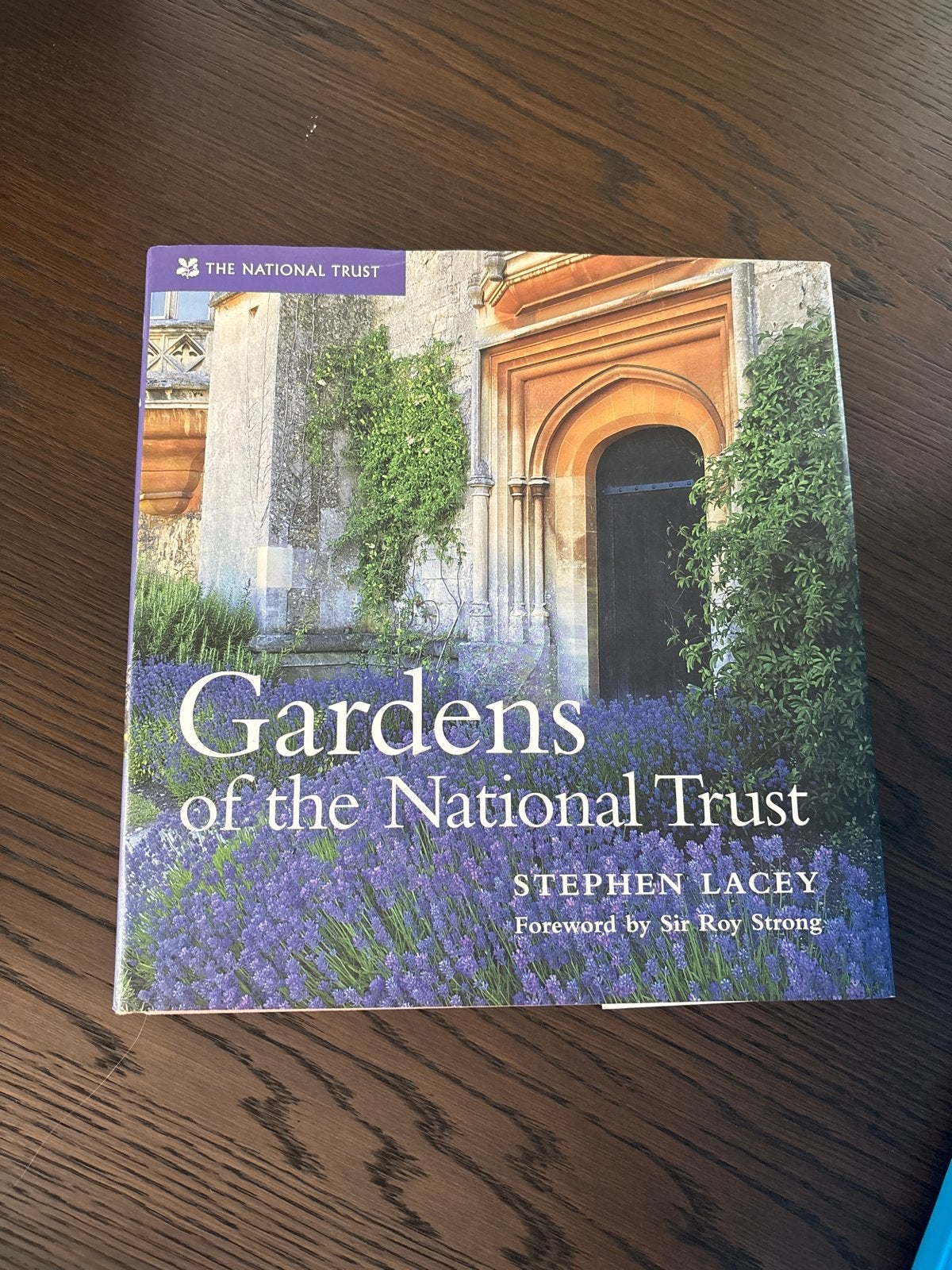 Gardens of the National Trust - Tuinboek, Boeken, Ophalen of Verzenden, Zo goed als nieuw, Tuinieren en Tuinplanten