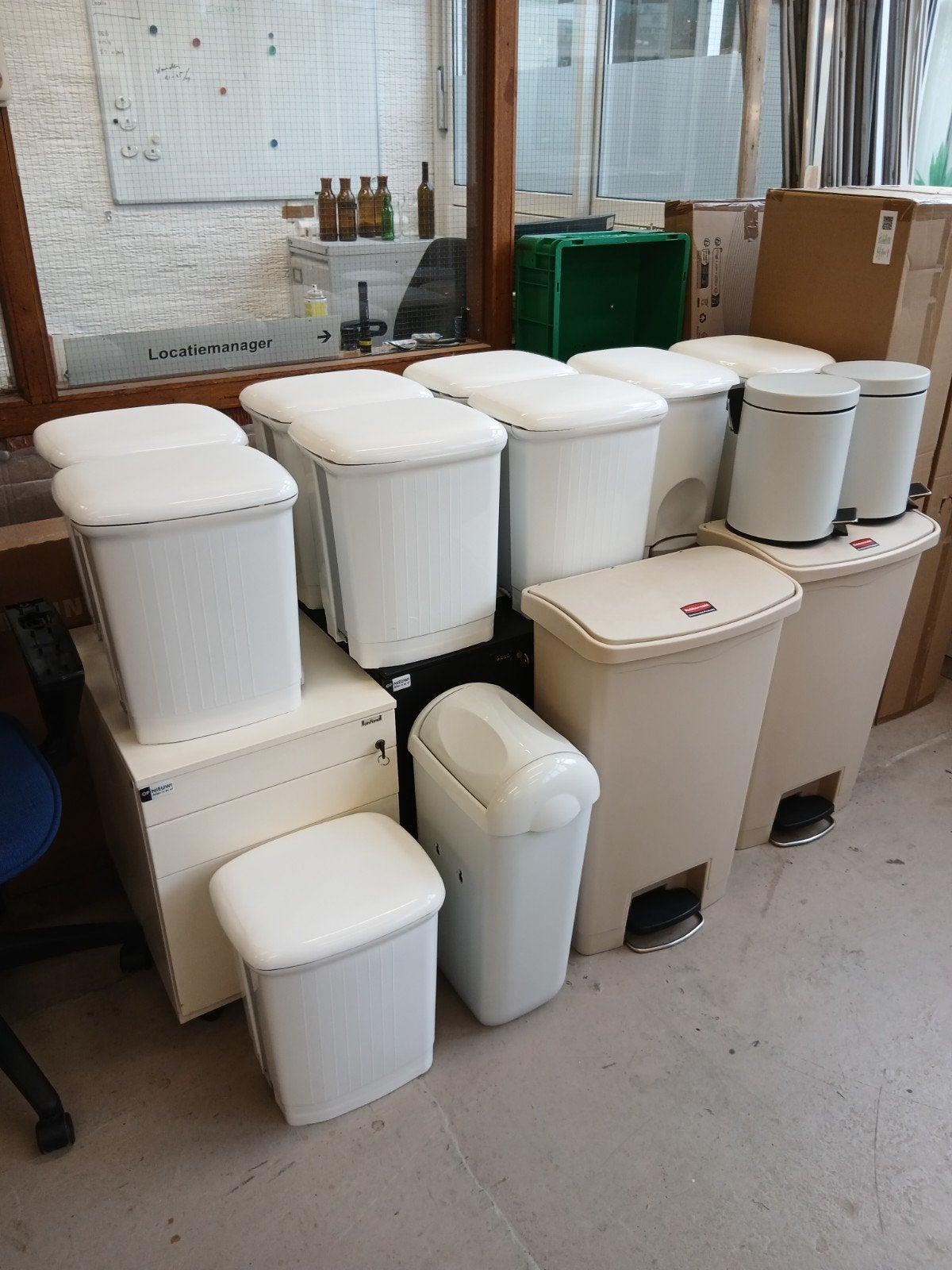 Diverse prullebakken en vuilnisbakken, Ophalen, Zo goed als nieuw, Kunststof, Met pedaal