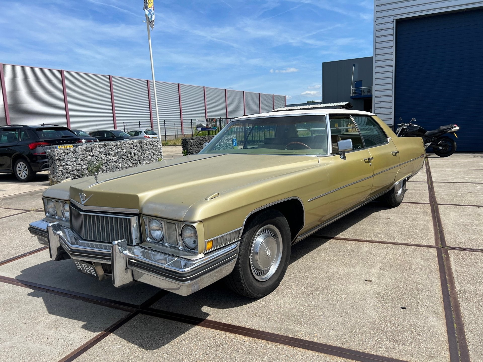 Cadillac De Ville 6 CD 69 Sedan 7.7 V8( Lpg3-26) 1973 belVri, Auto's, Cadillac, Gebruikt, Geel, Bedrijf, 2450 kg