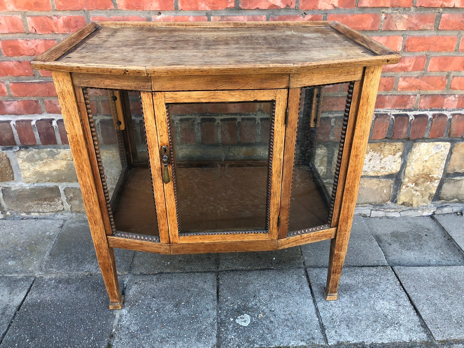 Eiken houten theekastje, Ophalen