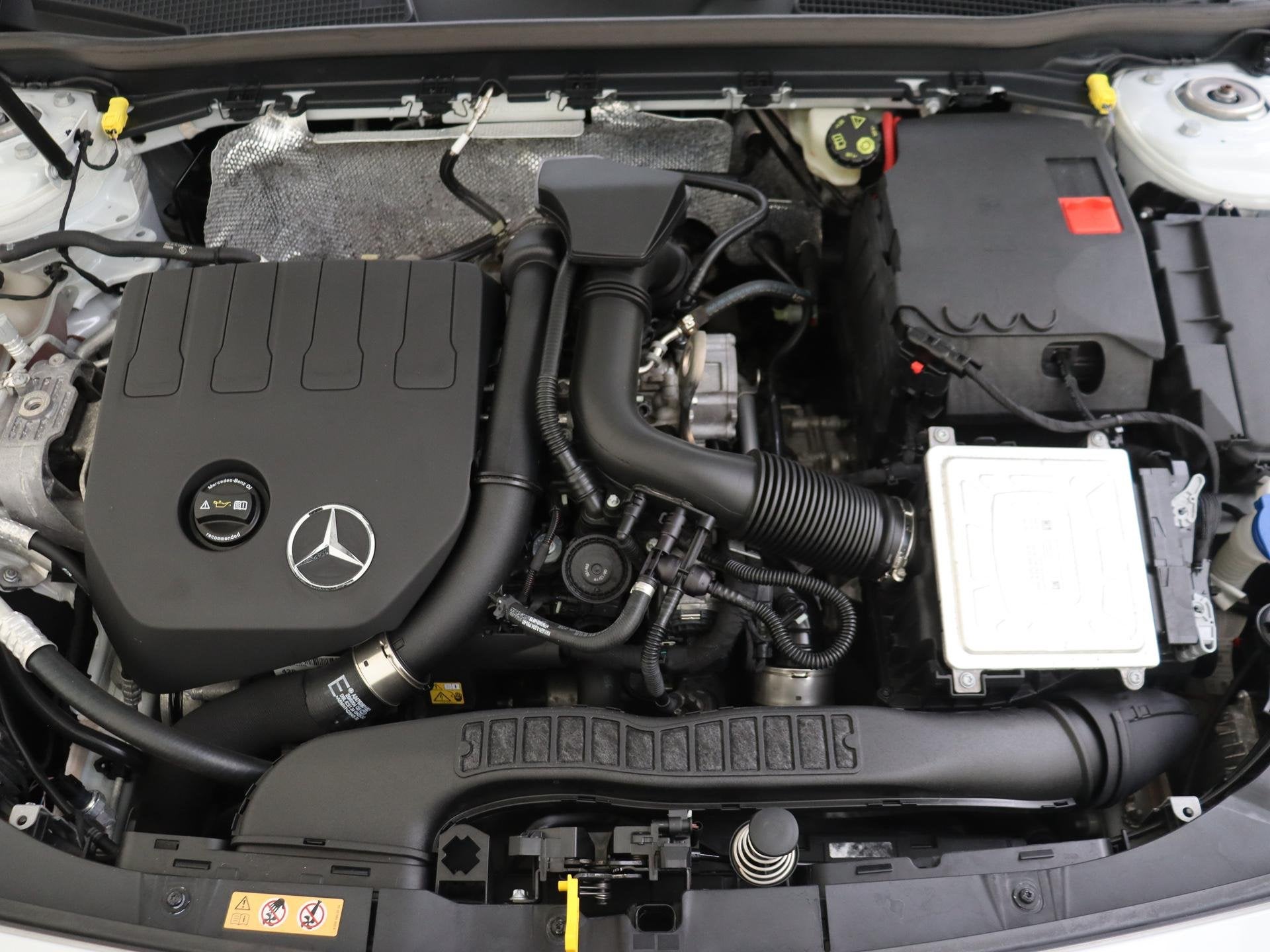 Mercedes-Benz A-klasse 180 Advantage /CarPlay /Achteruitrijc, Gebruikt, Euro 6, 4 cilinders, Automatische klimaatregeling