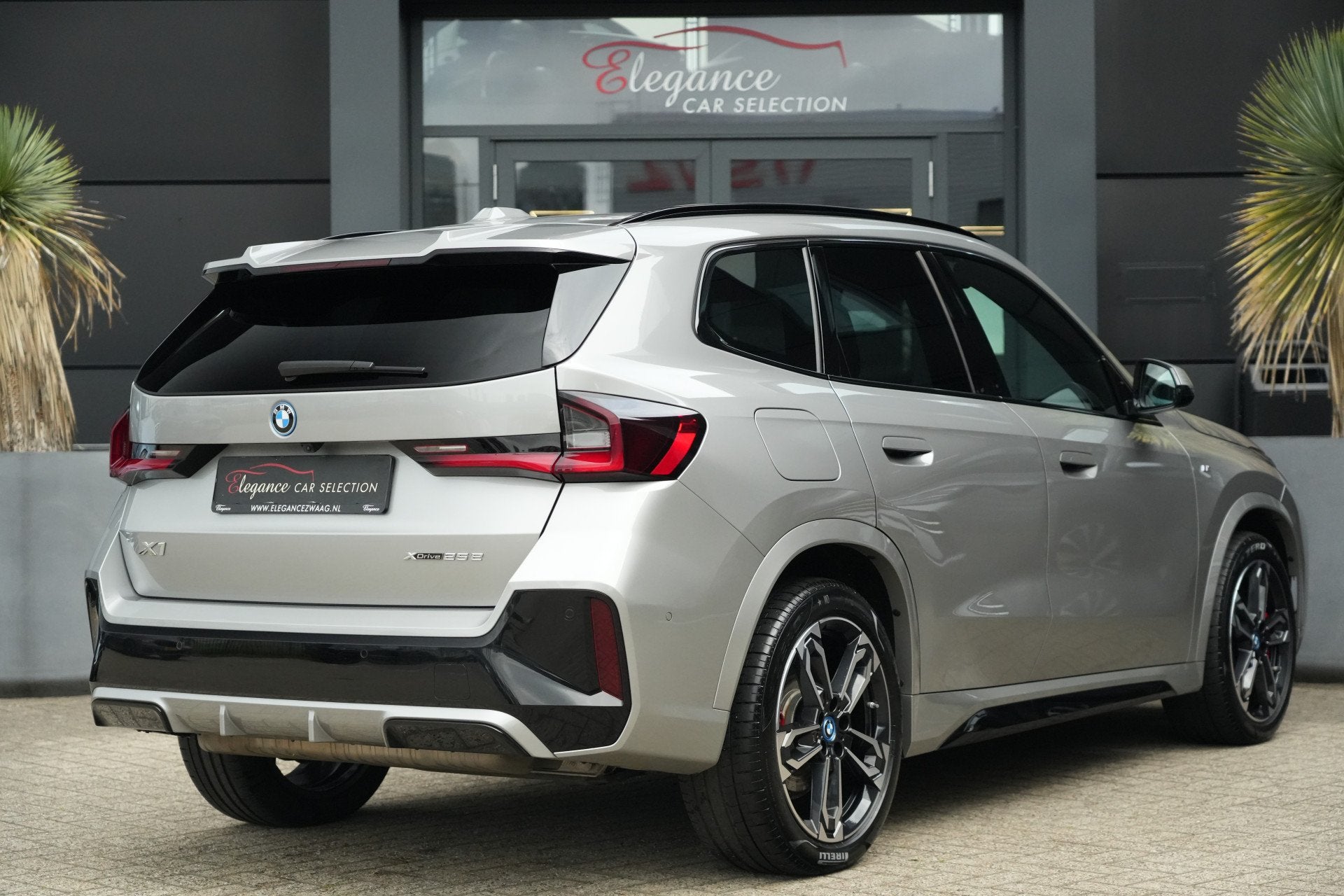BMW X1 xDrive25e M Sport Pro 245pk Panoramadak/Navigatie/Cam, Gebruikt, Beige, Bedrijf, Hybride Elektrisch/Benzine