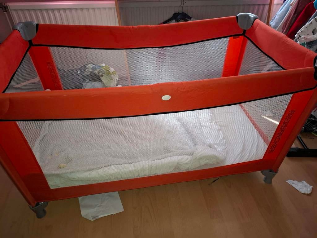 Reisbedje met matras en dekbed, Kinderen en Baby's, Babywiegjes en Ledikanten, Ophalen, Gebruikt, Reisbedje