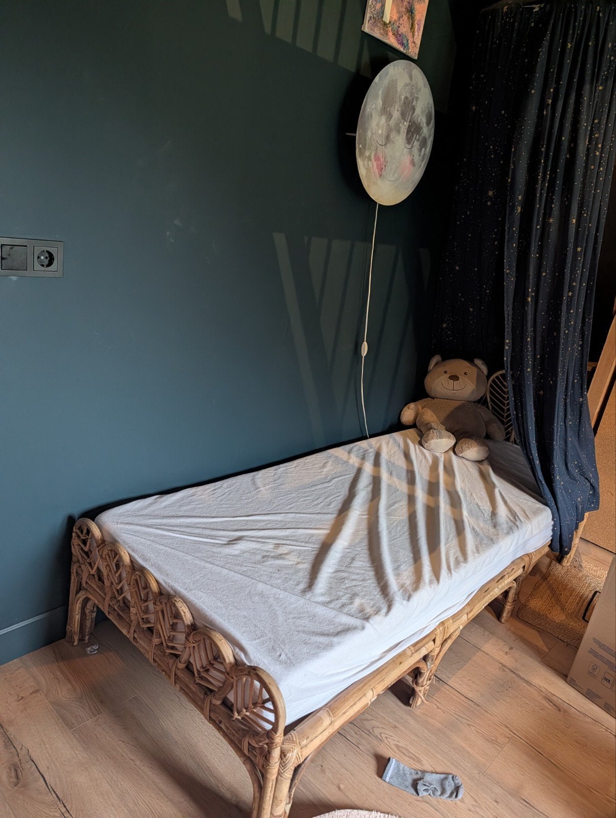 Rotan bed 90x200cm met maanlamp en klamboe, Huis en Inrichting, Overige materialen, 90 cm, Eenpersoons, Beige