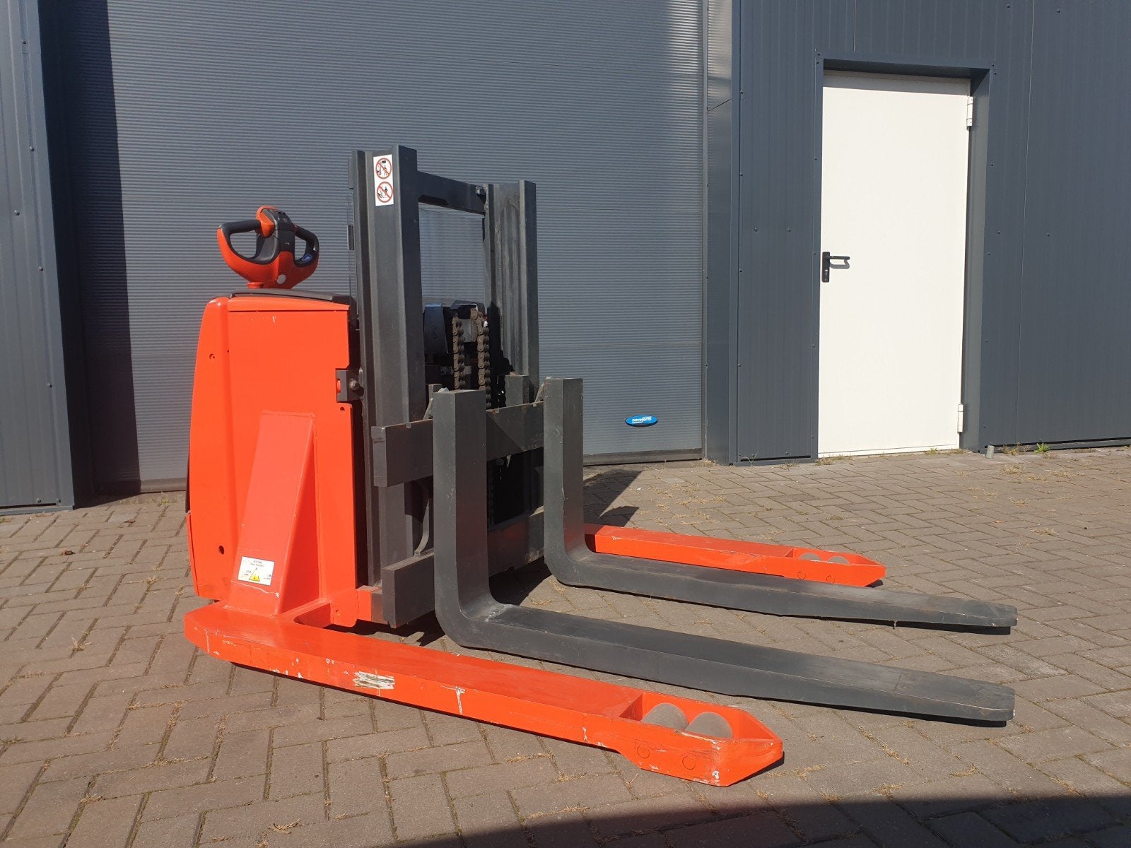 Linde L30 stapelaar, Ophalen, Zo goed als nieuw