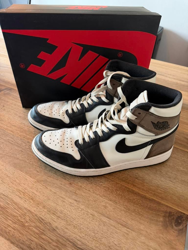 Nike Jordan 1 Retro High Dark Mocha | US12 | EU46, Bruin, Ophalen of Verzenden, Sneakers of Gympen, Gedragen