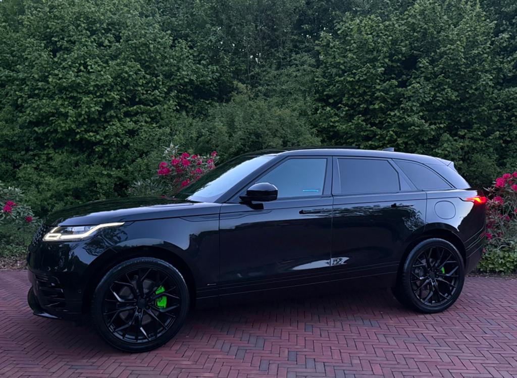 Range Rover Velar 2.0 P400 HSE 404 PK R-Dynamic Black Pack, Auto's, Land Rover, Automaat, 2174 kg, Parkeerassistent, Zwart