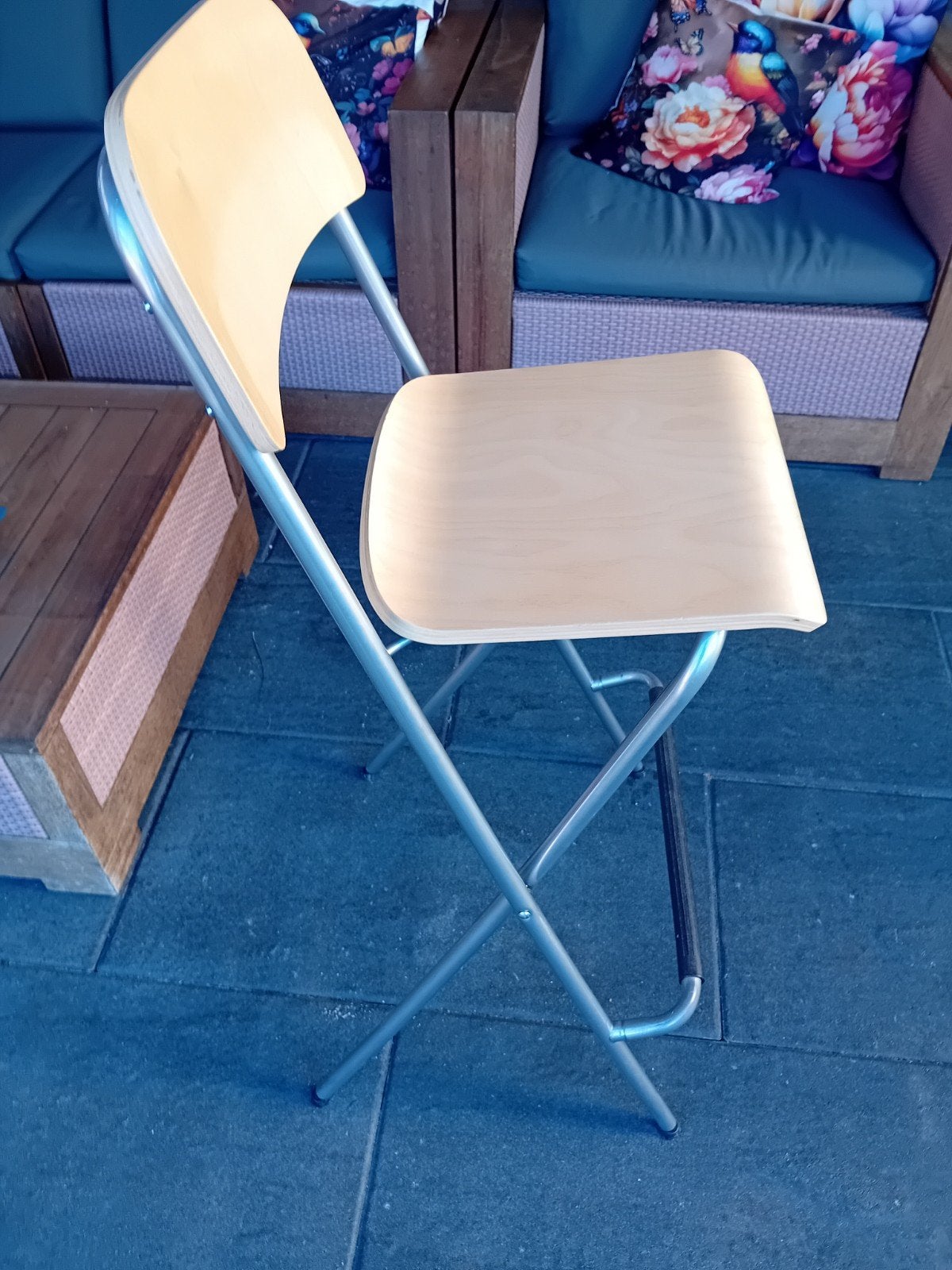 bar of praat tafel klapstoelen 2 stuks, Ophalen of Verzenden, Zo goed als nieuw