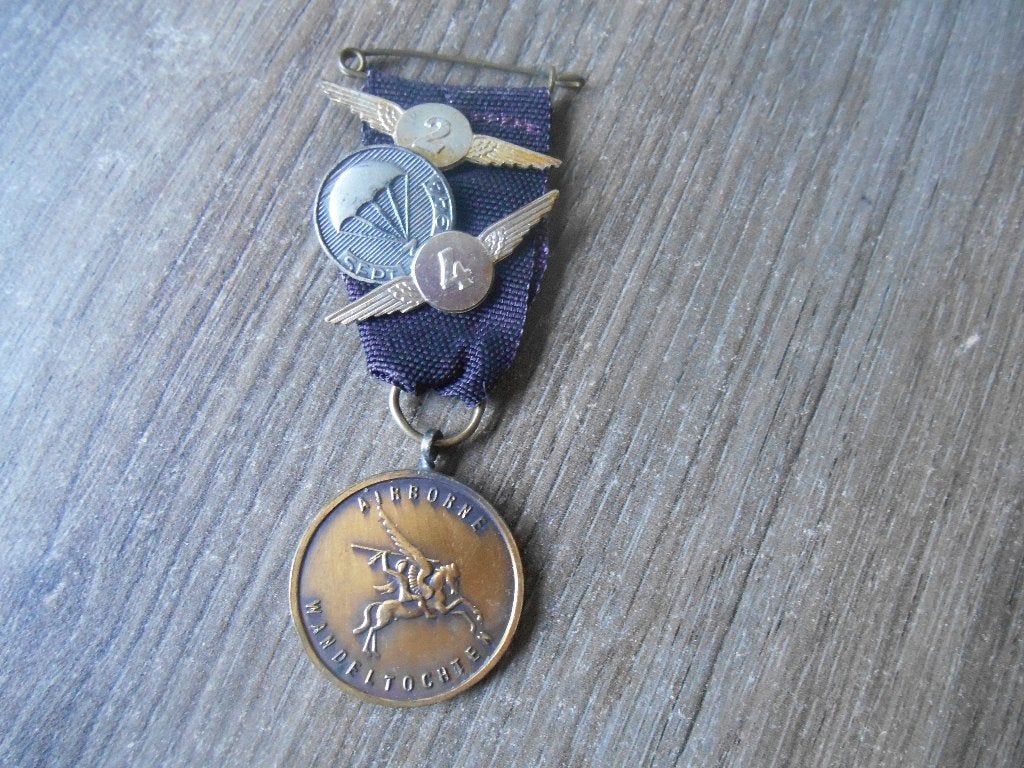 Airborne medaille 1 t/m 4, Ophalen of Verzenden, Landmacht, Nederland, Lintje, Medaille of Wings