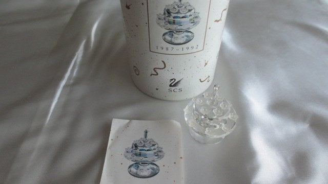 SWAROVSKI 5 JAAR JUBILEUM TAARTJE 1987-1992, Ophalen, Zo goed als nieuw, Figuurtje