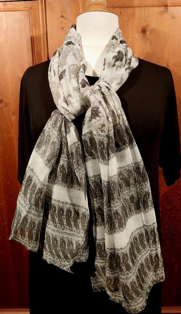 mooie sjaal zwart wit grijs paisley bloemen, Ophalen of Verzenden, Nieuw, Maat 46/48 (XL) of groter, Sjaal