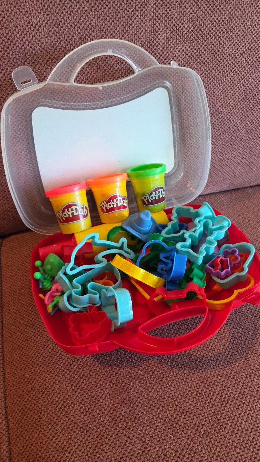 Play-Doh set met veel vormpjes en accessoires, Ophalen of Verzenden, Gebruikt, Knutselen