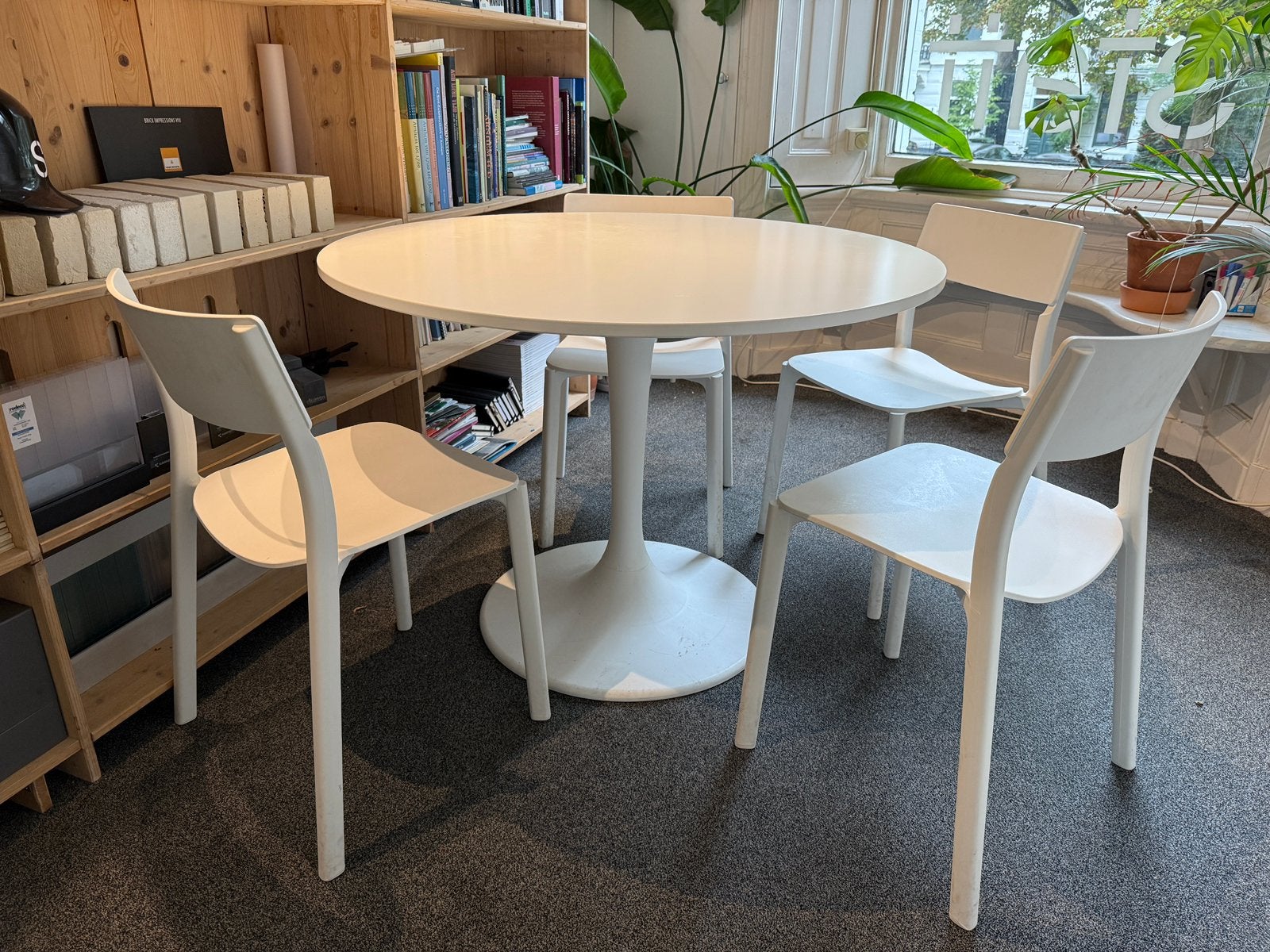 IKEA DOCKSTA tafel + 4 JANINGE stoelen, Ophalen, Gebruikt, Rond, 100 tot 150 cm