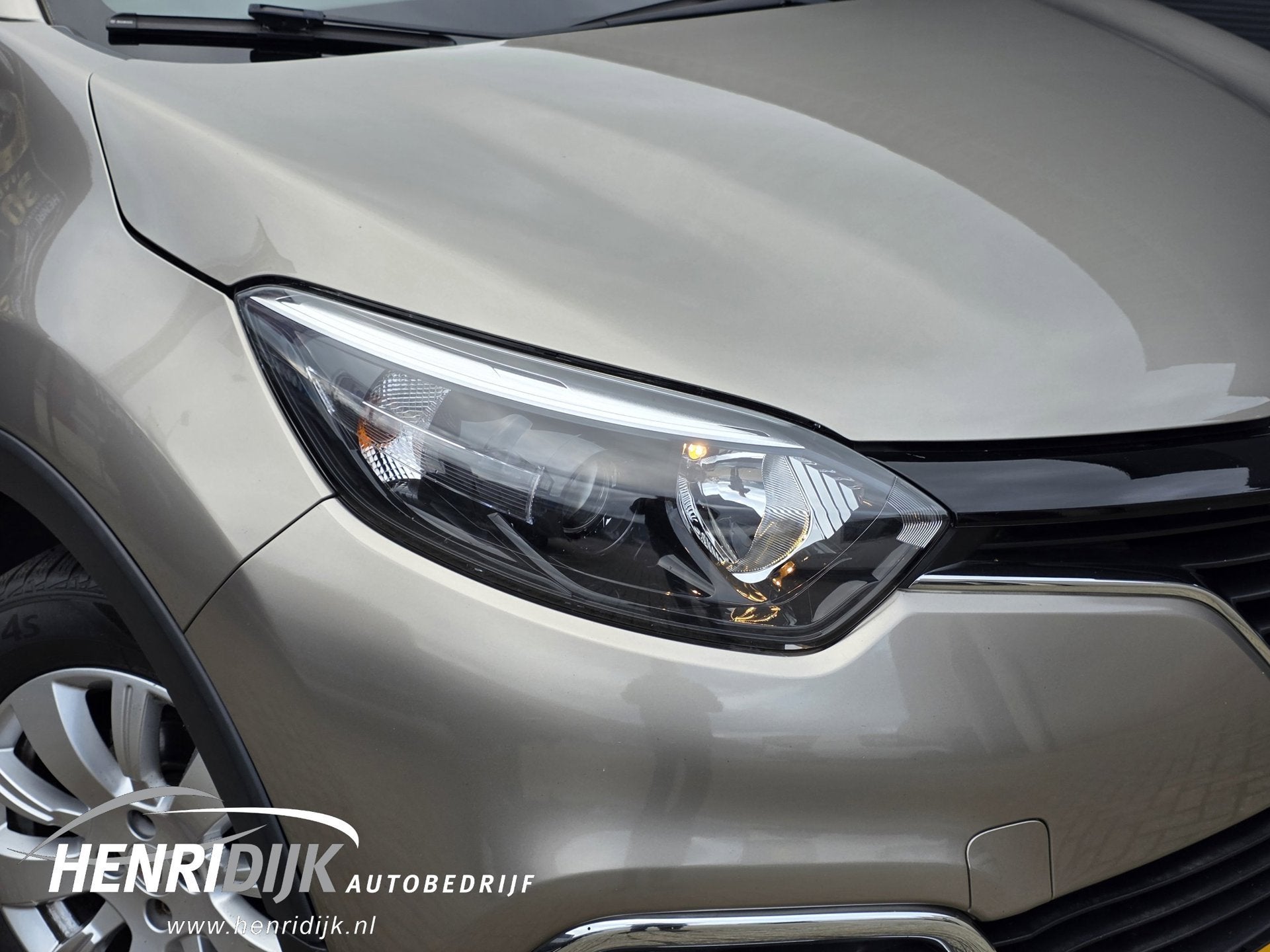 Renault Captur 0.9 TCe Expression AC / Cruise / Navi / PDC, Voorwielaandrijving, Stof, Gebruikt, Zwart